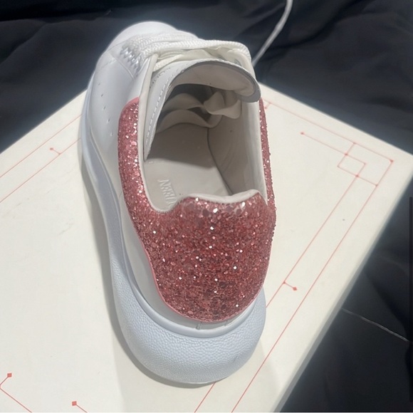 Alexander Mqueens - Picture 3 of 3